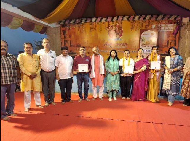 काशी की काव्यधारा में गूंजा नारी शक्ति का स्वर, काव्यार्चन का 58वां सत्र बना वंदन का उत्सव