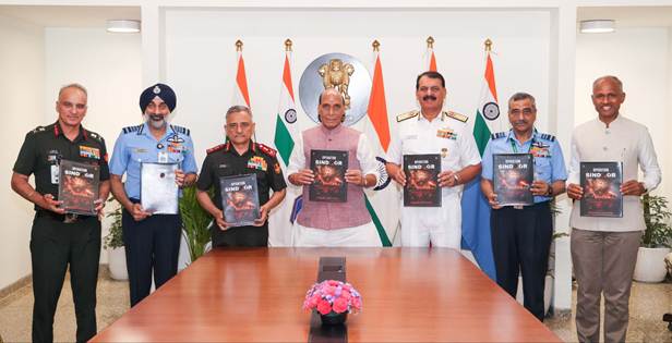  रक्षा मंत्री ने ऑपरेशन सिंदूर पर स्मारक पुस्तक का विमोचन किया, जिसमें सैनिकों के व्यक्तिगत अनुभव संकलित