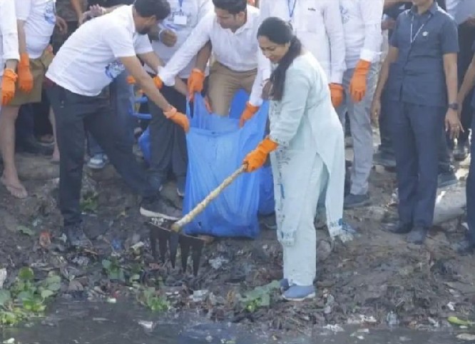 दिल्ली में यमुना के लिए उतरा जनसैलाब: 28 घाटों पर चला मेगा सफाई अभियान
