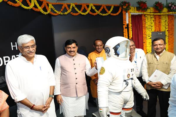 अंतरिक्ष दीर्घा में विज्ञान से संबंधित कृतियां विश्व स्तरीय : मुख्यमंत्री डॉ. यादव