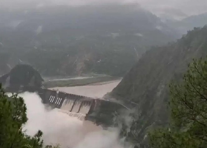 सलाल बांध के सभी गेट खुले, उफनाई चिनाब; राजौरी में फ्लैश फ्लड और भूस्खलन का हाई अलर्ट