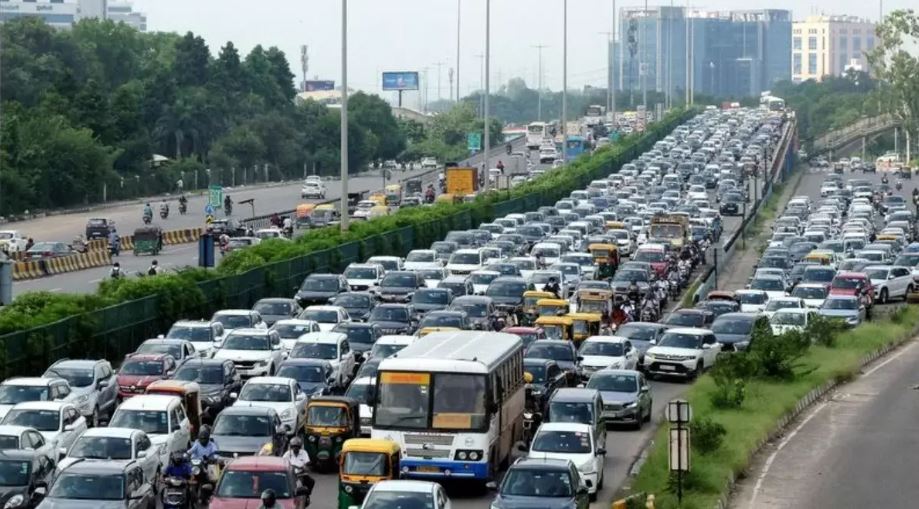 कारों के प्रदूषण पर लगेगी सख्त पाबंदी, केंद्र सरकार ने जारी किए नए नियम