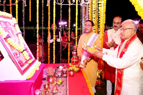 लोक भवन गरबा महोत्सव&hellip; राज्यपाल द्वारा आदिशक्ति की आरती से हुआ शुभारंभ