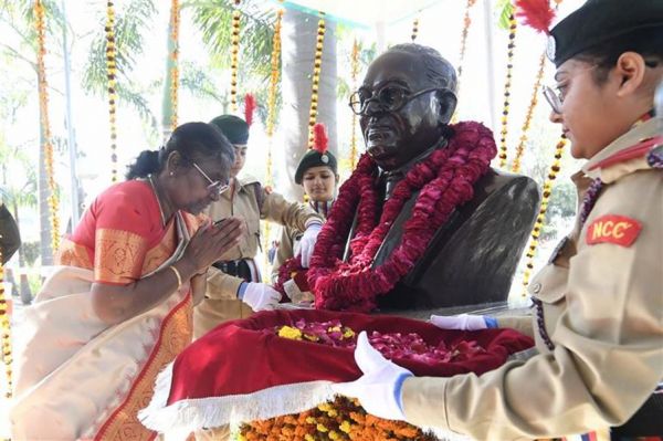 BBA University के  10वें दीक्षांत समारोह में सम्मिलित हुईं राष्ट्रपति, जानिए क्या कहा- 