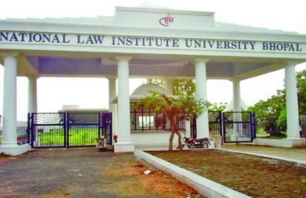 नेशनल लॉ यूनिवर्सिटी में IPS के बेटे की रैगिंग... 3 छात्रों के खिलाफ कार्रवाई... CCTV में कैद हुआ अपराध