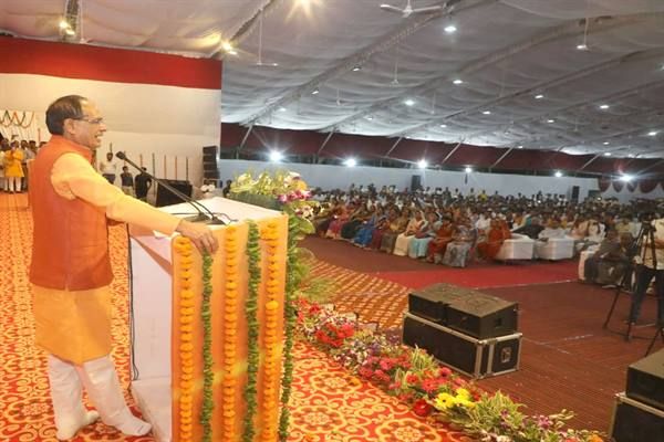 विश्वकर्मा कल्याण बोर्ड के गठन, कि बोर्ड के अध्यक्ष को केबिनेट मंत्री का दर्जा