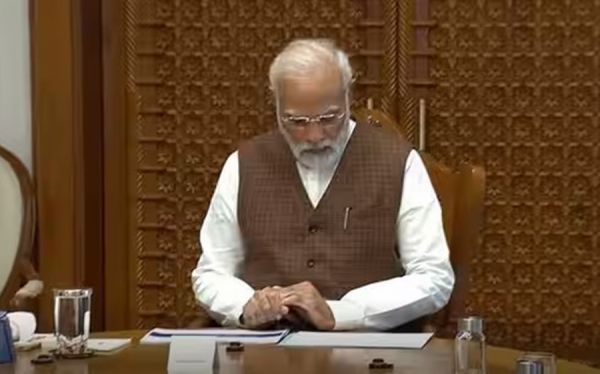 देश में फिर बढ़े कोरोना के मामले... पीएम मोदी ने की उच्च स्तरीय समीक्षा... जताई चिंता, दिए निर्देश