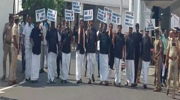 कांग्रेस के विरोध के बीच... सावरकर के अपमान पर शिवसेना... तो ओबीसी मुद्दे पर भाजपा का प्रदर्शन