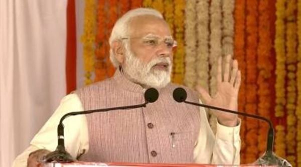 तेलंगाना में प्रधानमंत्री के तीखे बोले... केंद्र चाहती है विकास, पर एक परिवार की कठपुतली बन गए कुछ राज्य