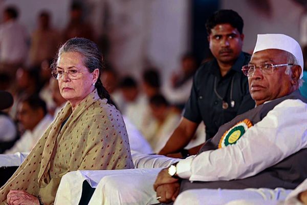 BIG NEWS : प्रदेश कांग्रेस में सियासी खींचतान के बीच... आलाकमान की तनी भृकुटि... हो सकता है बड़ा फैसला