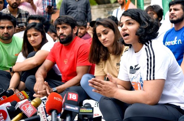 पहलवानों की याचिका पर सुप्रीम कोर्ट ने सुनवाई का लिया फैसला... FIR मामले में दिल्ली पुलिस को थमाई नोटिस... शुक्रवार को होगी सुनवाई 