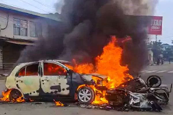 राज्यपाल ने दिया दंगाइयों को देखते ही गोली मारने का आदेश... 5 दिनों के लिए इंटरनेट रहेगा ठप... तैनात की गईं 9 कंपनियां