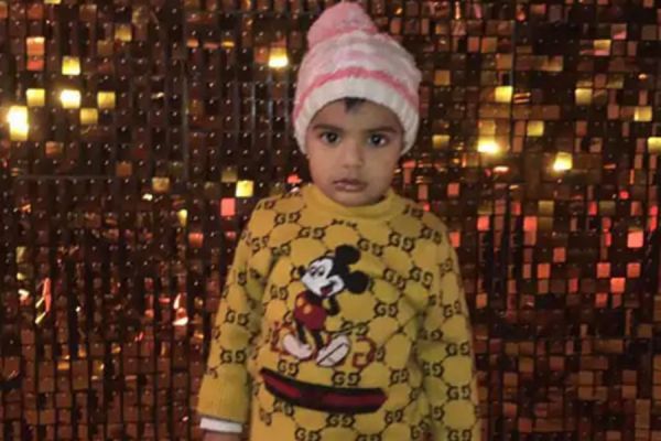 मासूम को रौंदकर भाग निकला वैन चालक... घर के बाहर खेल रहा था बच्चा... हालत गंभीर