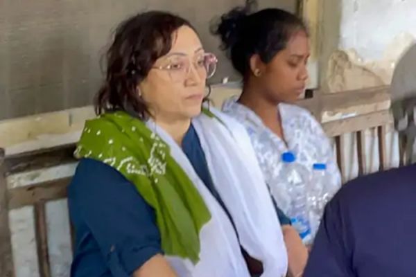 BIG NEWS : महिला आईएएस अधिकारी दामाद सहित गिरफ्तार... 105 करोड़ के घोटाले का आरोप... कोर्ट में पेशकर लिया रिमांड