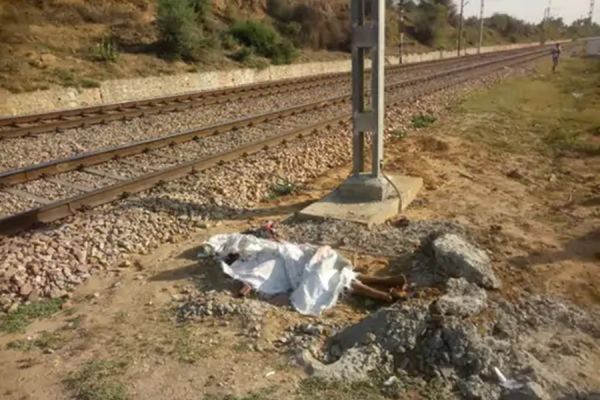 घर पर काम का बहाना कर निकले दो दोस्त... एक ने लड़की की अश्लील वीडियो वायरल की... फिर ट्रेन के सामने कूदकर दे दी जान