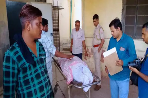 कोटा में महिला कारोबारी की हत्या... रिश्तेदार ने घर घुसकर तलवार से किया हमला... मौत से पहले महिला ने किया था संघर्ष