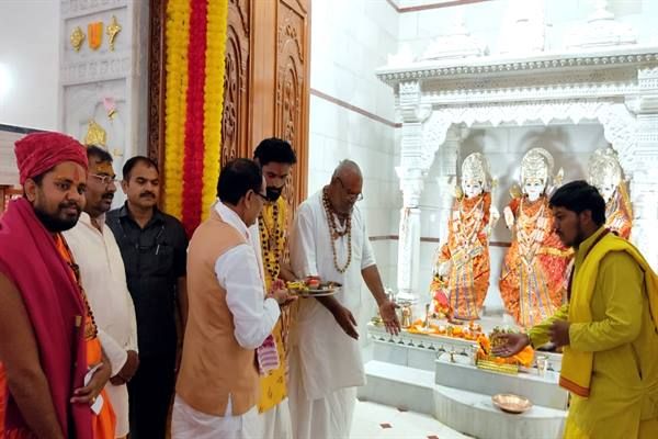 बकतरा में चल रहे श्री सीताराम महायज्ञ में शामिल हुए सीएम, कहा- मानव जीवन का अंतिम लक्ष्य परमात्मा की प्राप्ति