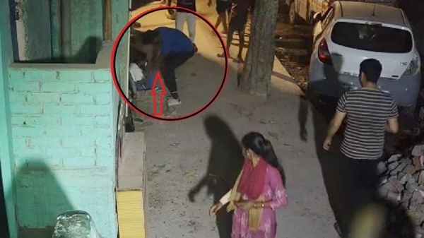 राजधानी में युवक ने युवती पर चाकू से किए 30 वार... भारी पत्थर से कुचलकर कर दी हत्या... तमाशबीन बने रहे लोग