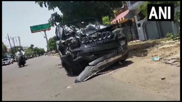 स्कूटी सवार परिवार को स्कार्पियो चालक ने रौंदा... पति&mdash;पत्नी सहित दो बच्चों की दर्दनाक मौत