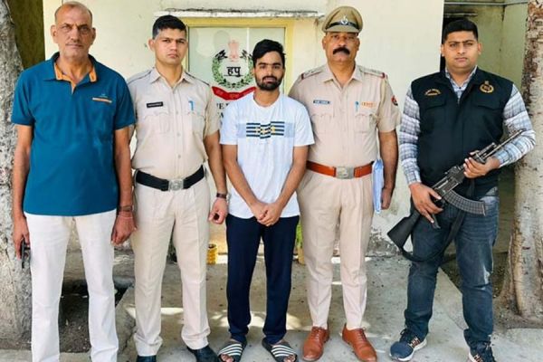 मोबाइल के लिए बड़ी बहन ने टोका... छोटे भाई ने छिन ली जिंदगी... अब सलाखों के पीछे खुद की जिंदगी