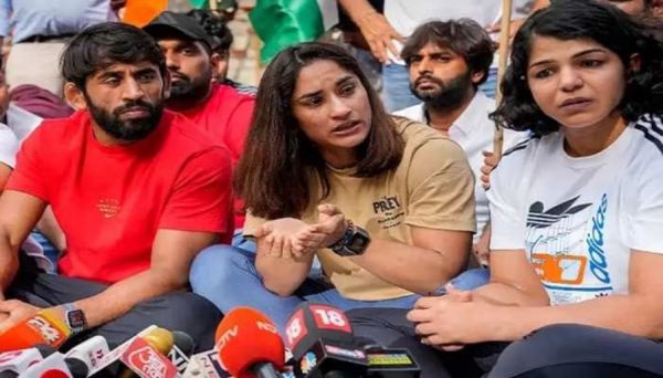 साक्षी मलिक सहित आंदोलनरत पहलवान ड्यूटी पर लौटे वापस... आरोप वापस लेने की चर्चा पर... कहा लड़ाई जारी रहेगी