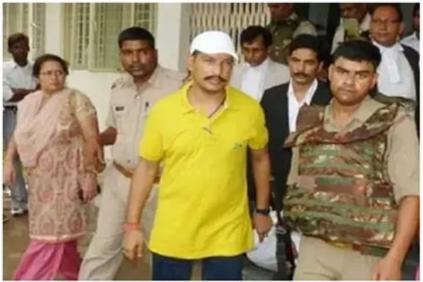 भरे कोर्ट में चली गोली... गैंगस्टर के करीबी की हत्या... हमले में एक बच्ची सहित तीन अन्य घायल