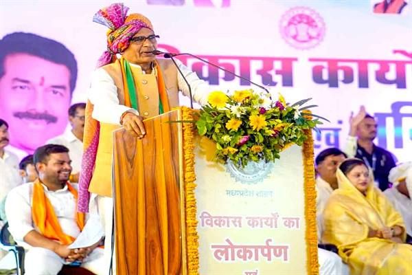 संगीत सम्राट तानसेन की जन्म-स्थली बेहट में विकास कार्यों की सौगातें देने पहुंचे मुख्यमंत्री और केन्द्रीय कृषि मंत्री