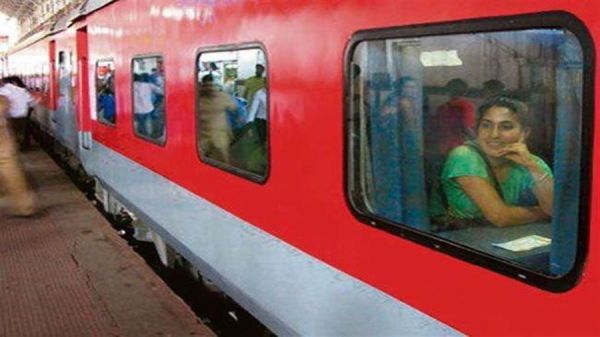 सुप्रीम कोर्ट का बड़ा फैसला... ट्रेन में यात्रा के दौरान चोरी होने पर... रेलवे पर नहीं फोड़ पाएंगे ठिकरा