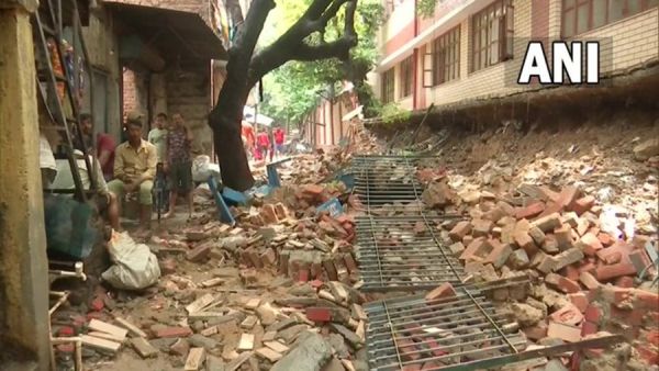BIG BREAKING : राजधानी में भारी बारिश का कहर... ढह गई चार माह पहले ही बनी स्&zwj;कूल की दीवार 