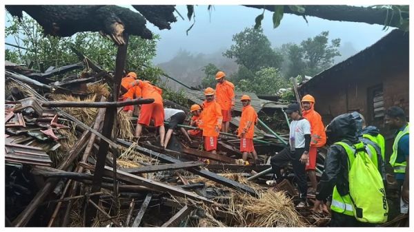 रायगढ़ में भूस्खलन से खिसका बड़ा चट्टान... दो दर्जन से ज्यादा घर दबे... अब तक 10 की मौत