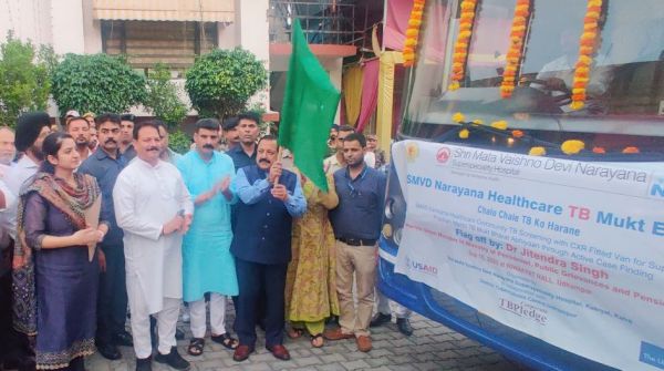 एसएमवीडी नारायण हेल्थकेयर टीबी मुक्त एक्सप्रेस चलो चले टीबी को हराने को केंद्रीय मंत्री ने दिखाई हरी झंडी