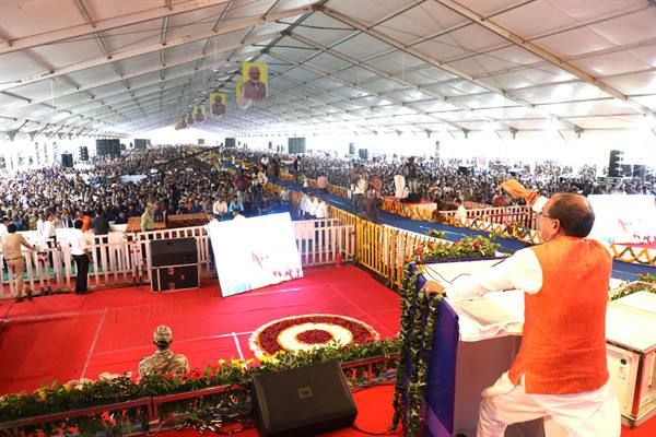 कोटवारों को सेवानिवृत्ति के समय मिलेंगे एक लाख रुपये.... कोटवारों को मिलेगा स्वास्थ्य बीमा योजना का लाभ