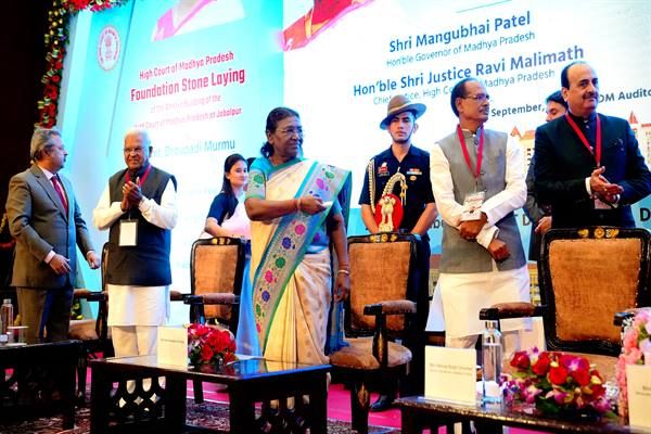 राष्ट्रपति द्रोपदी मुर्मु बोली.... न्याय इतना महंगा न हो कि आम आदमी की पहुँच से दूर हो जाये 