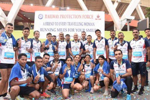  आरपीएफ ने दिल्ली हाफ मैराथन में लिया भाग.... आरपीएफ ने 2023 में 862 महिलाओं को चलती रेलगाड़ियों के पास खतरनाक स्थितियों से बचाया