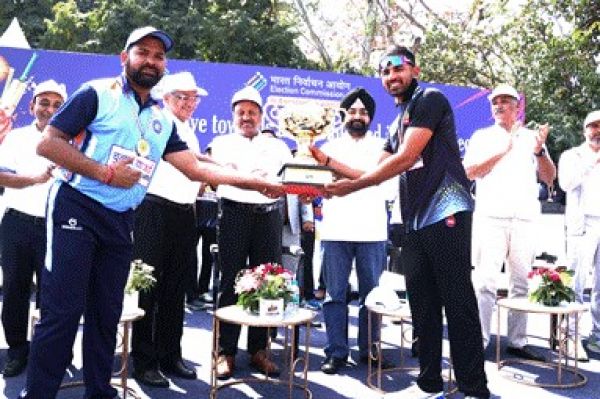 पैरा तीरंदाज और अर्जुन पुरस्&zwj;कार विजेता शीतल देवी बनीं राष्ट्रीय दिव्यागंजन आइकन