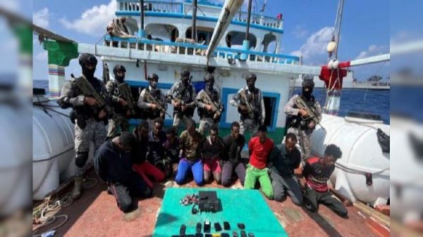 23 पाकिस्&zwj;तानी चालक दल को अरब सागर में बचाया भारतीय नौसेना ने 