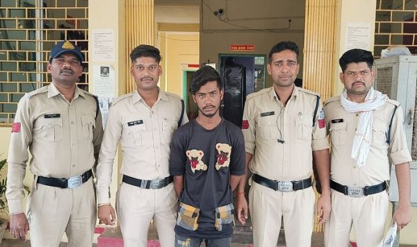 चाचा नहीं देता था चलाने को बाइक, भतीजे ने दोपहिया ही चोरी कर लिया और फिर मांगने लगा फिरौती