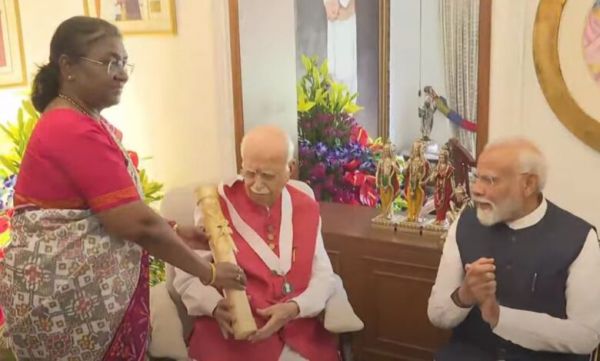 लालकृष्ण आडवाणी को घर पहुंचकर राष्ट्रपति द्रौपदी मुर्मू ने भारत रत्न से किया सम्मानित