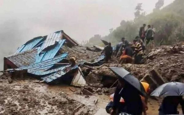 इंडोनेशिया में भीषण बाढ़ और भूस्खलन से 14 लोगों की मौत.... एक हजार से अधिक घर प्रभावित
