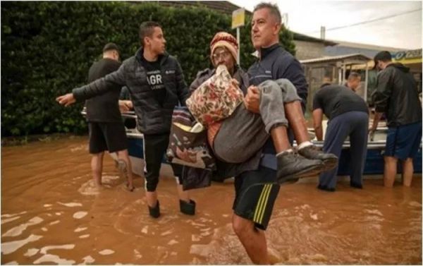 ब्राजील में बाढ़-बारिश से भारी तबाही.... 100 से अधिक मौत