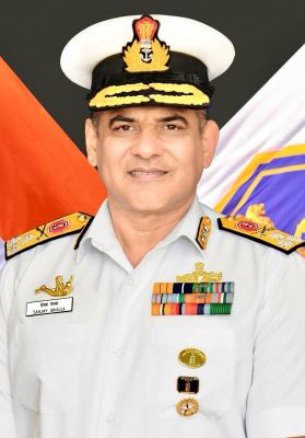 वाइस एडमिरल संजय भल्ला, अति विशिष्ट सेवा मेडल, एनएम ने भारतीय नौसेना के चीफ़ ऑफ पर्सनल का कार्यभार ग्रहण किया