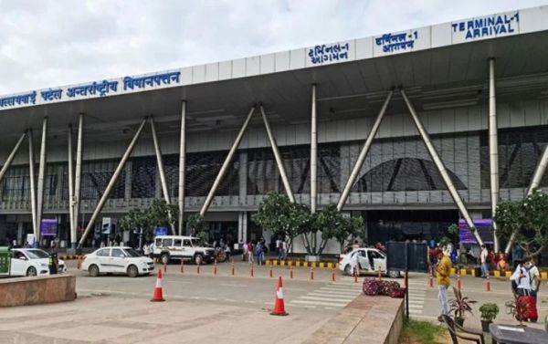 अहमदाबाद एयरपोर्ट से 4 आतंकी गिरफ्तार, पूछताछ जारी