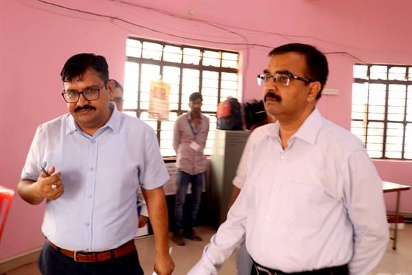 मुख्य निर्वाचन पदाधिकारी राजन ने सीहोर में मतगणना स्थल और स्ट्रांग रूम का किया निरीक्षण
