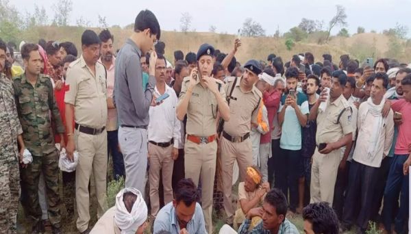 श्रद्धालुओं से भरी नाव नदी में पलटी....  पांच बच्चे सहित सात की मौत