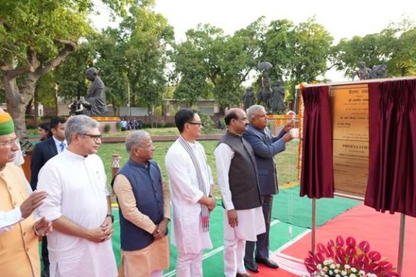 संसद भवन परिसर में प्रेरणा स्थल का उद्घाटन किया: इस स्थल में भारत के प्रतिष्ठित नेताओं और स्वतंत्रता सेनानियों की प्रतिमाएं