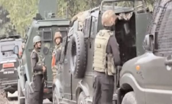 पैरामिलिट्री फोर्स की कड़ी निगरानी : जम्मू-कश्मीर में आतंकवादी हमला