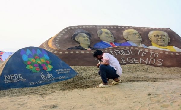 गोवा के मुख्यमंत्री डॉ. प्रमोद सावंत ने आईएफएफआई 2024 में शानदार रेत कला श्रद्धांजलि का उद्घाटन किया