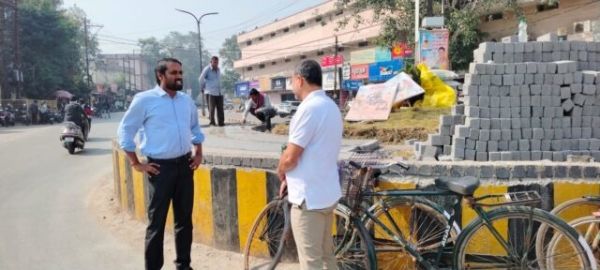 विभिन्न मुख्य चौक &ndash; चौराहों, मार्गो के प्रगतिरत सौंदर्यीकरण कार्यों की प्रगति का : आयुक्त मिश्रा ने किया प्रत्यक्ष निरीक्षण