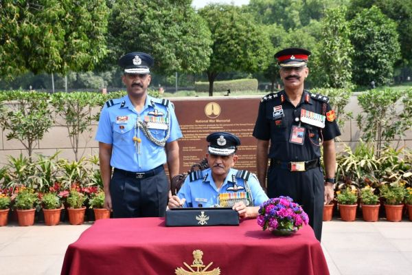 एयर मार्शल एसपी धारकर भारतीय वायु सेना के उप-प्रमुख के पद से सेवानिवृत्त हुए