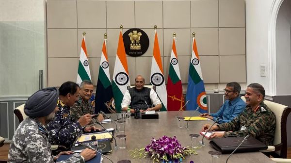 रक्षा मंत्री की सीडीएस और तीनों सेना प्रमुख के साथ हाई लेवल बैठक